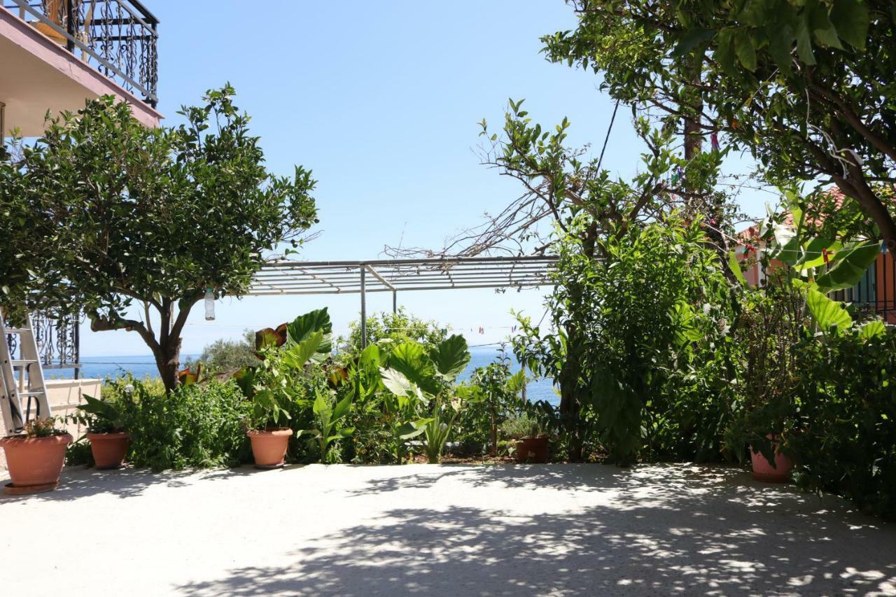 Michaela Hotel Poros  Bagian luar foto